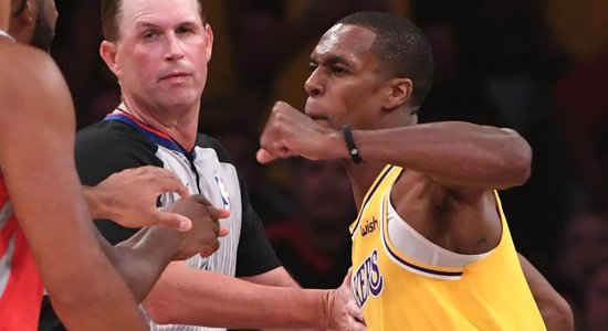 Pretrunīgi vērtētais NBA čempions Rondo kāris kedas uz nagliņas