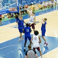 Vienošanās pagarinājumu nespēlēt: Latvijas un Somijas U-18 basketbolisti nospēlē neizšķirti