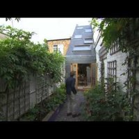 ВИДЕО: Миллион фунтов за два метра ширины - в Лондоне продают суперузкий дом