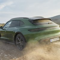 'Porsche Taycan' ieguvis paaugstinātās pārgājības versiju 'Cross Turismo'