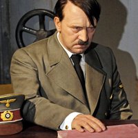 Der Spiegel: Гитлер не случайно выбрал себе форму усов щеточкой
