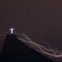 Riodežaneiro Jēzus negaisā zaudējis īkšķi