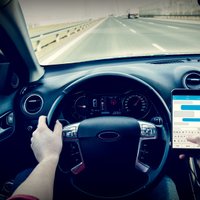 Латвийская полиция закупит технику, чтобы ловить водителей с телефонами
