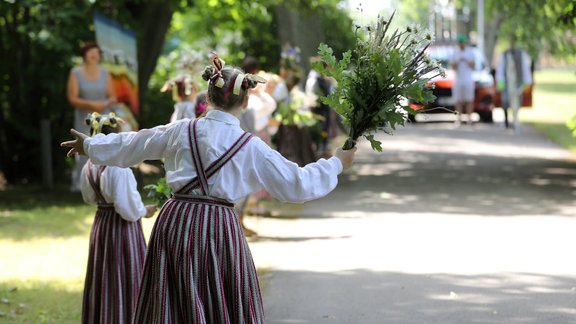 Kāpēc jauniešu, kuri dzied korī, ir mazāk nekā dejotāju?