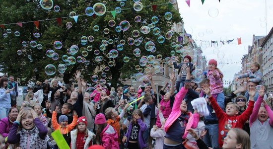 Rīgas drosmes un prieka vasarā Juglas apkārtni pieskandinās apkaimes svētki