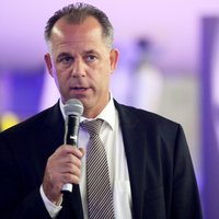 Министр сообщения: шеф airBaltic может работать три дня в неделю и зарабатывать 1 млн евро