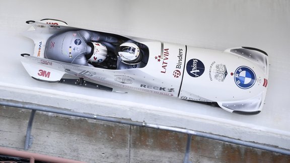 Bobslejs, Pasaules kausa posms divniekiem