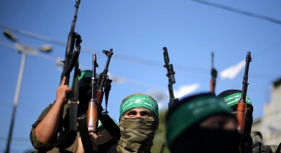 Izraēlas tiesa liek 'Hamas' maksāt miljonus par padsmitnieku nogalināšanu 2014. gadā