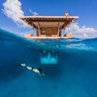 Sapņot zem ūdens segas: piecas iespaidīgas viesnīcas, kas piedāvā ekstravagantu nakšņošanu