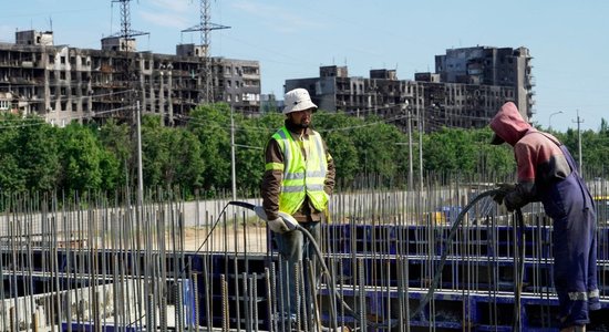 "За деньгами туда ехать нельзя. Судьба накажет". Кто и зачем едет работать в захваченные города Украины