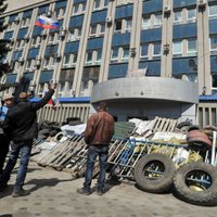Власти Луганска требуют отменить антитеррористическую операцию