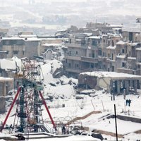 Foto: Sīrijas kaujaslaukus pārklāj sniegs