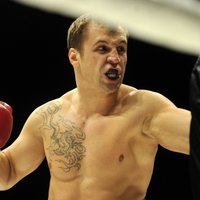 Латвийский тяжеловес Бриедис во втором раунде нокаутировал немца