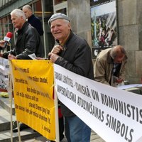 Par 'okupācijas seku nelikvidēšanu' pie Okupācijas muzeja piketē astoņi cilvēki