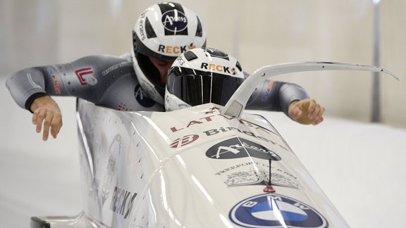 Bobslejs, Pasaules kausa posms divniekiem