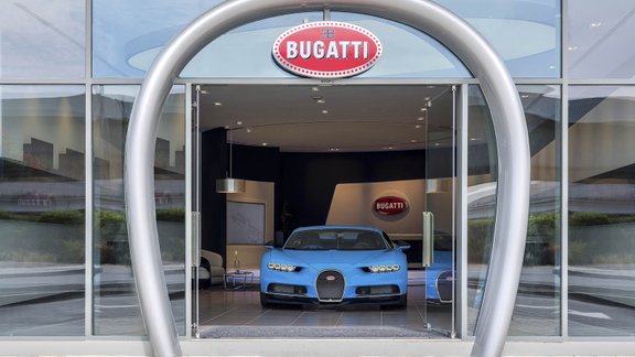 'Bugatti' dīlercentrs Dubaijā