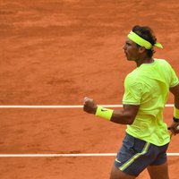 Nadals demonstrē lielisku sniegumu un pusfinālā trīs setos izrēķinās ar Federeru
