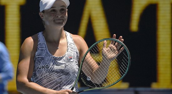 'Australian Open': Bārtija pārliecinošā uzvarā atkal nezaudē nevienu serves geimu