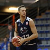 Sīpoliņa 'sirēnlauzis' nodrošina 'Liepājas' basketbolistiem uzvaru pār 'Valmiera Glass'/ViA
