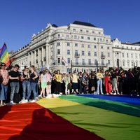 Latvija un vēl 12 ES valstis pauž bažas par homoseksuāļus diskriminējošo Ungārijas likumu