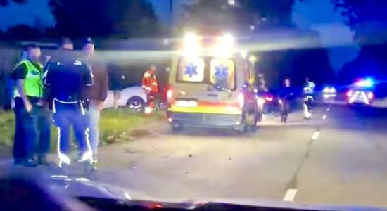 ВИДЕО. В Риге в ДТП с участием пьяного водителя пострадали два человека