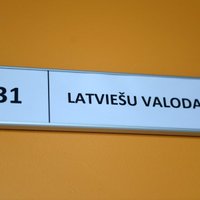 "Ничего не могу сказать по-латышски". Минкульт: граждане третьих стран в Латвии не спешат учить госязык