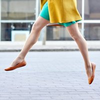 Baltas kājas un īsa kleita: ieteikumi, lai ķermenis izskatītos iesauļots