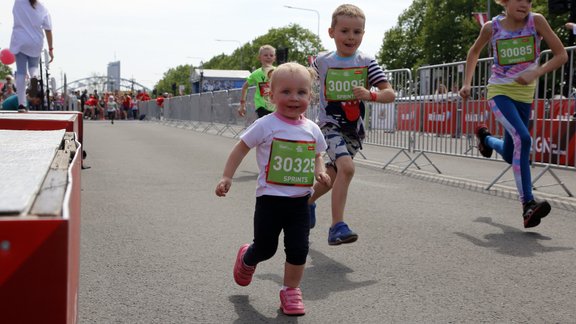 Tet Rīgas maratons: bērnu skrējiens, ģimeņu skrējiens - 74