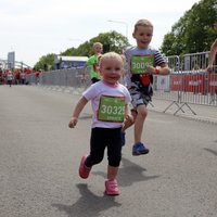 Foto: Skrien lieli un mazi - 'Tet' Rīgas maratons sākas ar 'Rimi bērnu dienu'