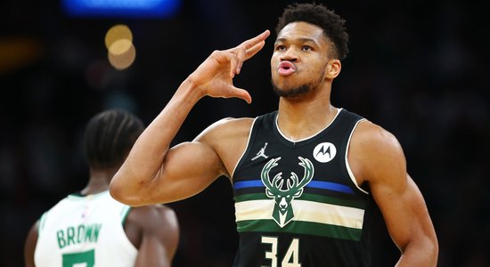 NBA superzvaigzne Adetokunbo sezonas priekšvakarā noslēdz jaunu līgumu ar 'Bucks'