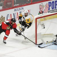 'Senators' sagrauj 'Penguins' Stenlija kausa pusfināla trešajā spēlē