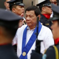 Filipīnu prezidents liek 60 miljoniem iedzīvotāju palikt mājās