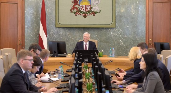 Оценка работы правительства населением Латвии достигла исторически самого высокого уровня