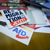 AfD uzvar Tīringenes landtāga vēlēšanās, liecina aptaujas; Šolca sociāldemokrātiem – zemi rezultāti