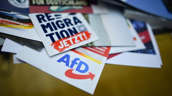 Flaijeri AfD kongresā 29. jūnijā 