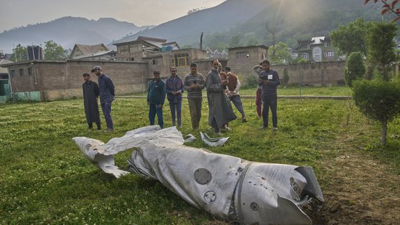 Indija veic gaisa triecienus Pakistānā un Pakistānas kontrolētajā Kašmiras daļā