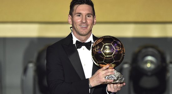 Par gada labāko futbolistu nosaukts argentīnietis Mesi