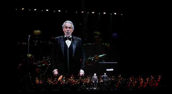 Foto: Slavenais itāļu tenors Andrea Bočelli skaļiem aplausiem piepilda 'Arēnu Rīga'