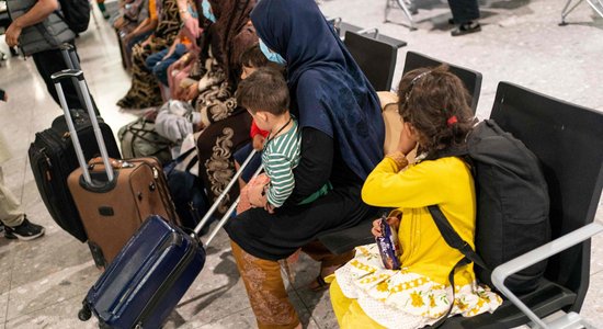 ES apsūdzēta nolaidībā: pagājušajā gadā tikai 271 afgāņu bēglis izmitināts Eiropā