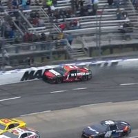 Video: Apdzīšana kā video spēlē – 'Nascar' pilota radošums nostrādā