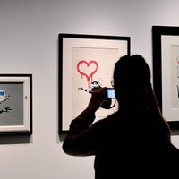 Parīzē pie Pompidū centra nozagts Banksija zīmējums ar žurku