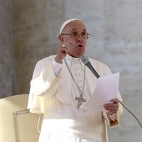 Pāvests Francisks uzrunā pievēršas Latvijai un senam kristību traukam Rīgas Domā