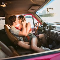 Mīlēšanās izbraukumā: pozas un ieteikumi baudpilnam seksam mašīnā
