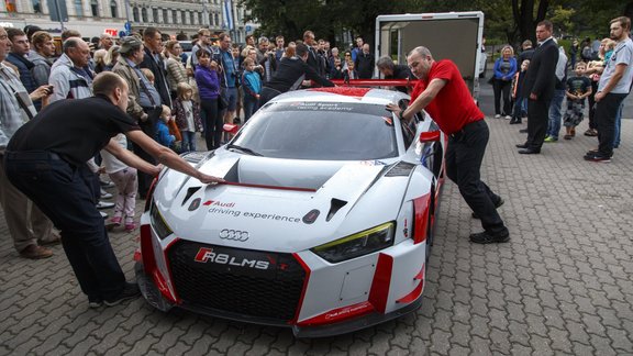 'Audi R8' parāde Rīgā