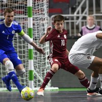 Latvijas U-19 telpu futbola izlase ar 'sauso' zaudējumu sāk mājās notiekošo Eiropas čempionātu
