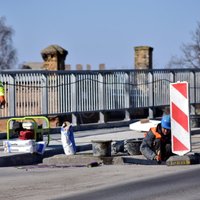Iekšlietu ministrs liks slēgt Deglava tiltu Rīgā (plkst. 9.43)