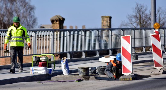 "Дешевле выйдет снести и построить заново". Половина мостов Латвии представляет опасность