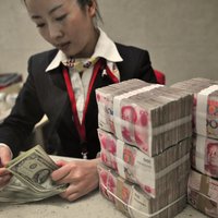 ASV dolāru uz leju nospiež Ķīnas juaņa devalvācija