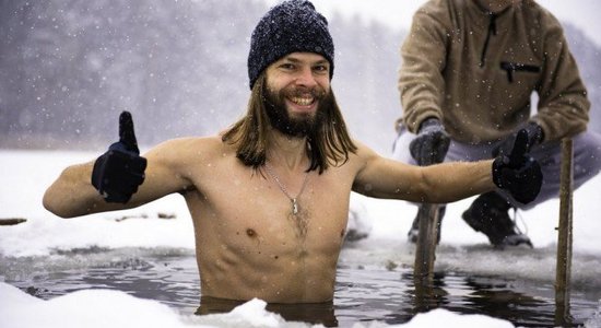 Baskājainais 'Jēzus' Edgars Rencis: zeķes man kājās pēdējo reizi bija 2013. gadā