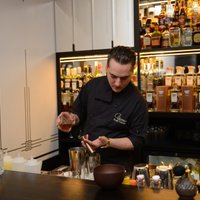 Kokteiļu modes vēsmas Latvijā ar sveicieniem no pasaules labākā bāra